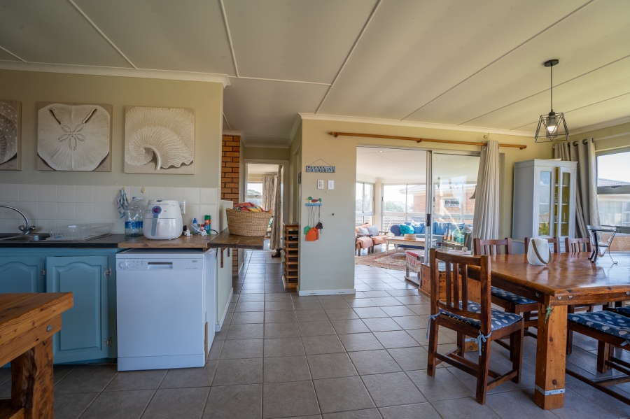 5 Bedroom Property for Sale in Kidds Beach Eastern Cape
